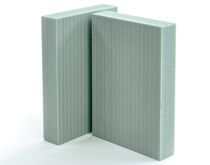 Dwa bloki pianki przekładkowej pet na białym tle